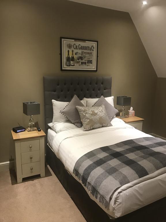 The Six Bells Bed and Breakfast Bourne Buitenkant foto